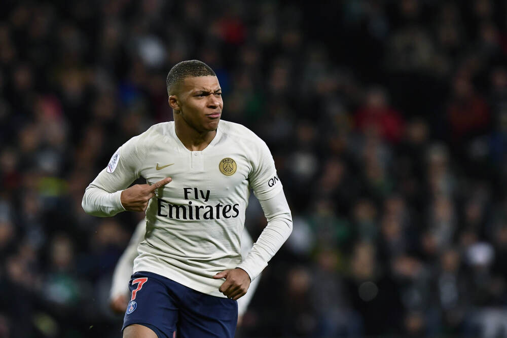 外高桥(600648.SH)：选举李萍担任公司第十一届董事会职工董事